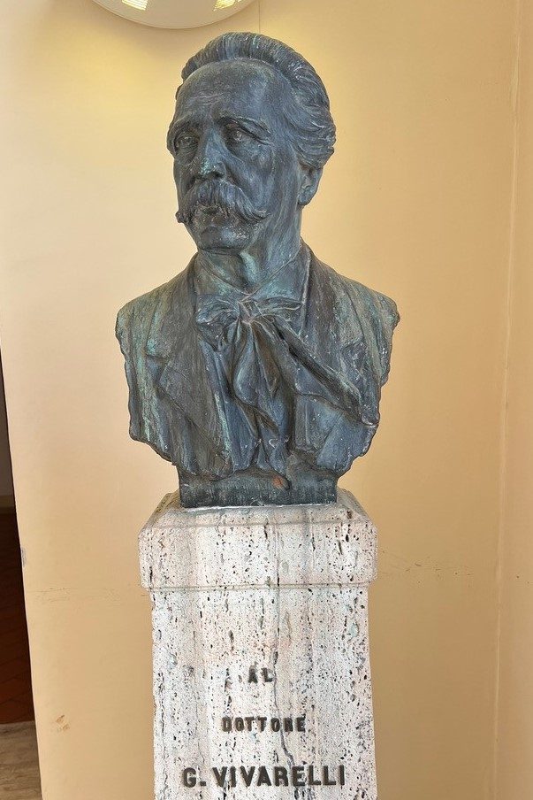 Giuseppe Vivarelli's bust, old Hospital Santa Maria delle Nevi, Sinalunga by Ludovico Carbone - 02.jpg